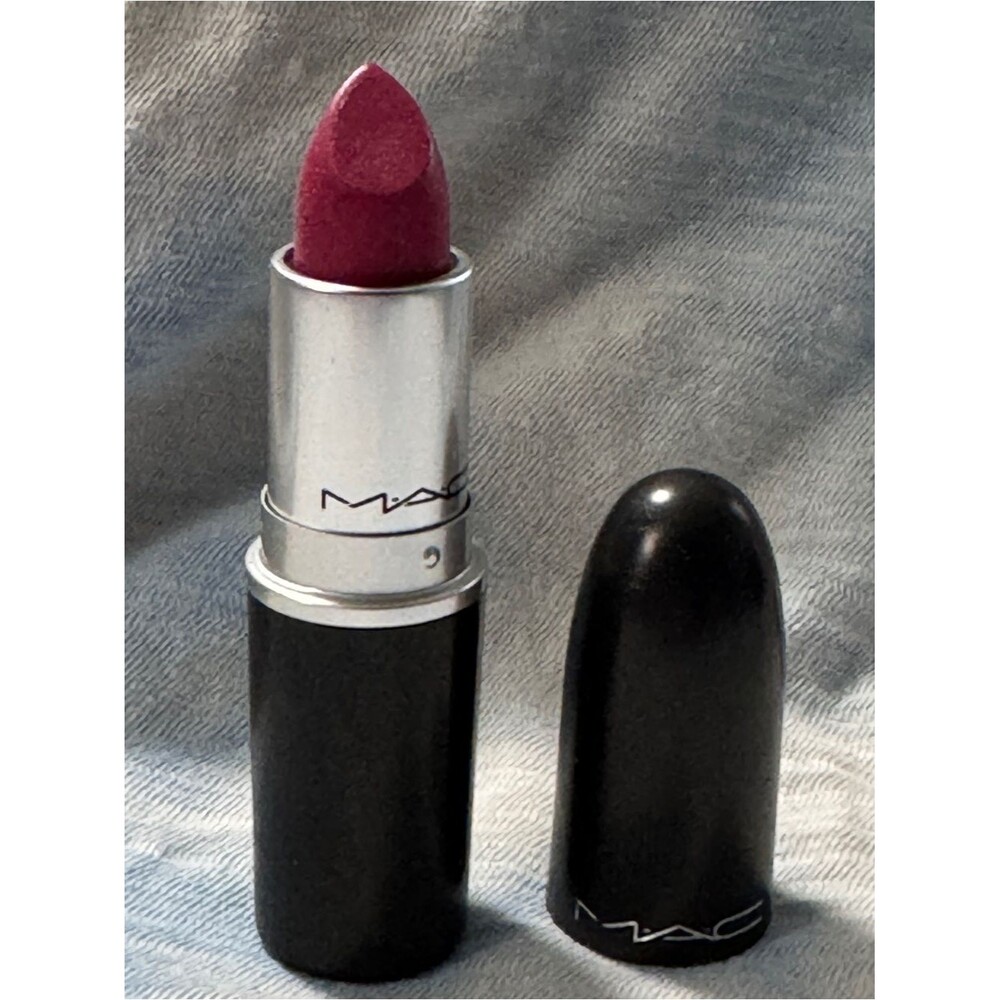 MAC Cosmetics Cremesheen Lipstick - Lickable